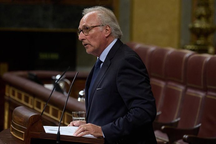 Archivo - El diputado de Vox Juan José Aizcorbe interviene durante una sesión plenaria en la Cámara Baja, a 17 de septiembre de 2024, en Madrid (España). 