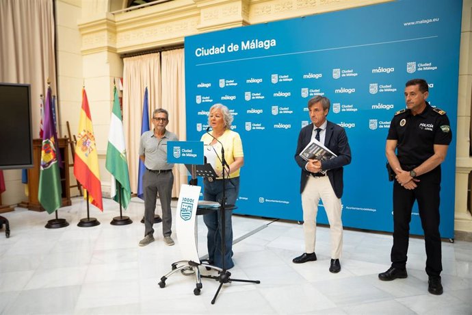 La Edil De Servicios Operativos, Playas Y Fiestas, Teresa Porras, Junto Al Edil De Seguridad, Avelino Barrionuevo, Presentan Los Actos De La Noche De San Juan Y Los Dispositivos Especiales De Servicios Municipales