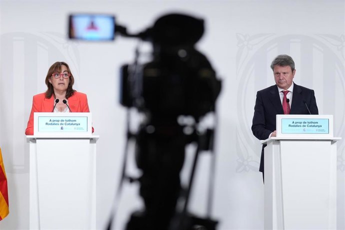 La consellera de Territorio, Vivienda y Transición Ecológica de la Generalitat, Sílvia Paneque, y el secretario de Estado de Transportes y Movilidad Sostenible, José Antonio Santano.