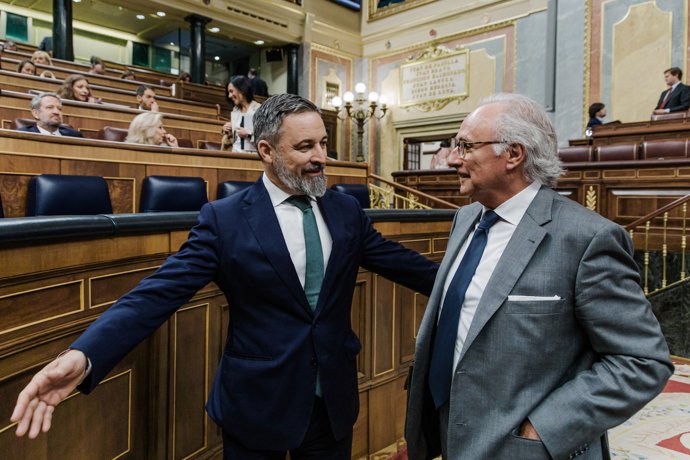 El líder de Vox, Santiago Abascal, durante la celebración en el Congreso de los Diputados de una sesión plenaria, a 19 de junio de 2025, en Madrid (España).