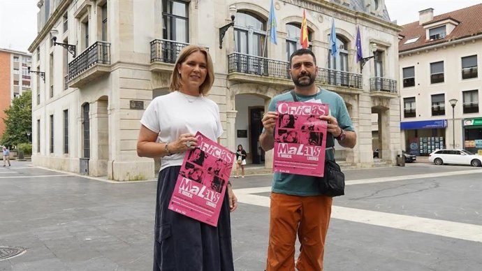 Eva Iglesias, a la esquierda