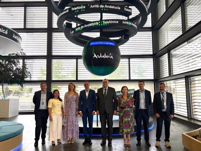 El consejero de Turismo y Andalucía Exterior, Arturo Bernal, en el marco de la firma de un acuerdo con Telefónica