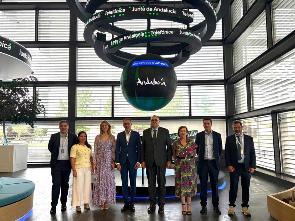 El consejero de Turismo y Andalucía Exterior, Arturo Bernal, en el marco de la firma de un acuerdo con Telefónica