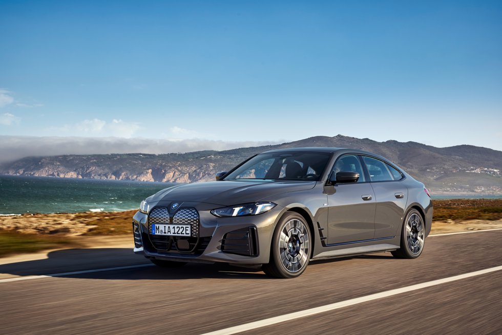 BMW renueva su gama i4 con más autonomía y un tope de gama más potente desde 58.650 euros 