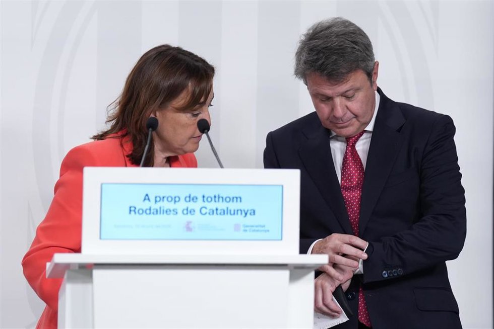 La consellera de Territorio, Vivienda y Transición Ecológica de la Generalitat, Sílvia Paneque, y el secretario de Estado de Transportes y Movilidad Sostenible, José Antonio Santano.