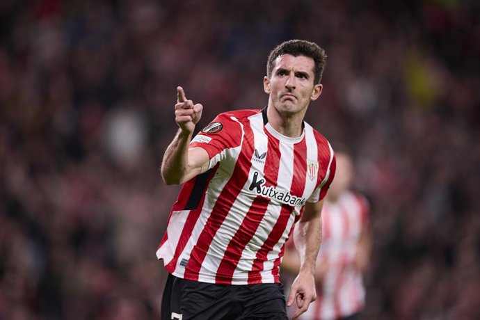 Archivo - Dani Vivian of Athletic Club celebrates after scoring goal which was later disallowed by VAR during the Europa League match between Athletic Club and and FC Viktoria Plzen at San Mames on January 30, 2025, in Bilbao, Spain.
