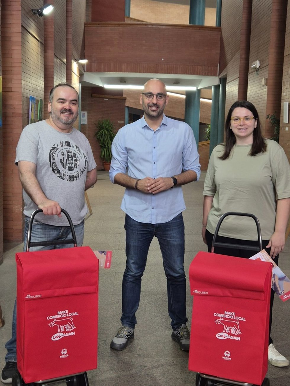 Entrega de los carritos de la campaña 'Make Comercio Local cool again'