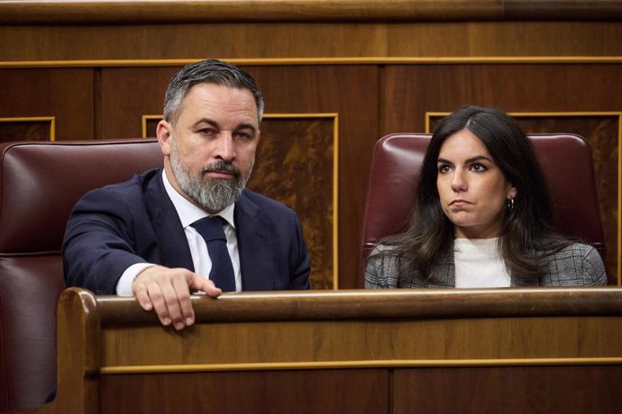El presidente de VOX, Santiago Abascal y la portavoz de VOX en el Congreso, Pepa Millán.
