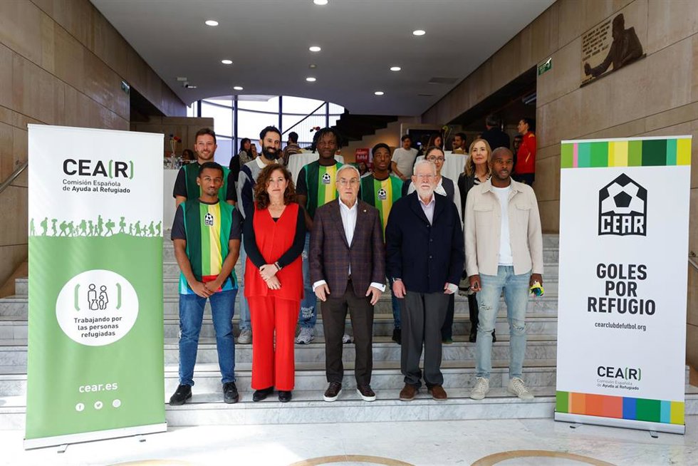 Archivo - Photo Family during the presentation of the refugee football team CEAR CF by The Spanish Olympic Committee and the Spanish Commission for Refugee Aid celebrated at COE headquarters on April 01, 2025, in Madrid, Spain.