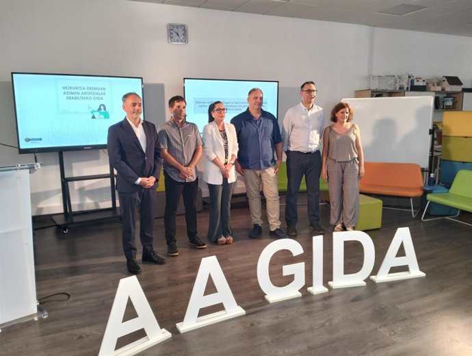 'Hezkuntza-Eremuan Adimen Artifizialak Erabiltzeko Gida' Aurkeztu Dute
