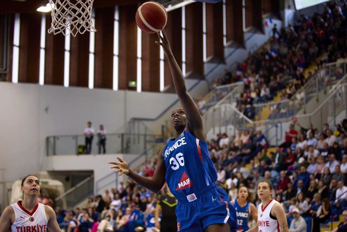Clarince Djaldi-Tabdi en un partido con la selección francesa