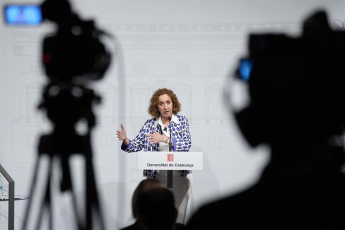 La portavoz de ERC en el Parlament, Ester Capella, en rueda de prensa.