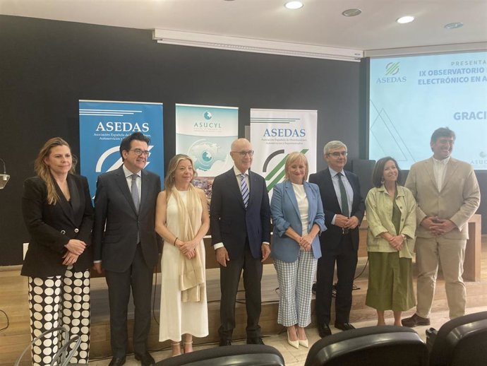 Duran i Lleida junto a la consejera Leticia García, durante la presentación del obervatorio del Comercio Electrónico de Alimentación.
