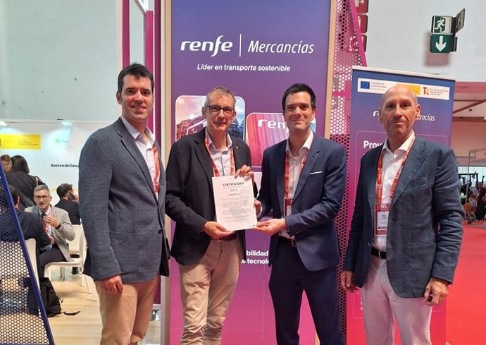 Archivo - Entrega de uno de los Certificados de Huella de Carbono.