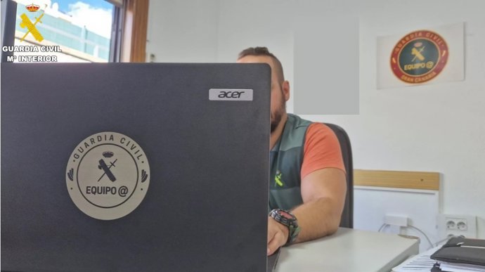 Agente de la Guardia Civil del equipo @