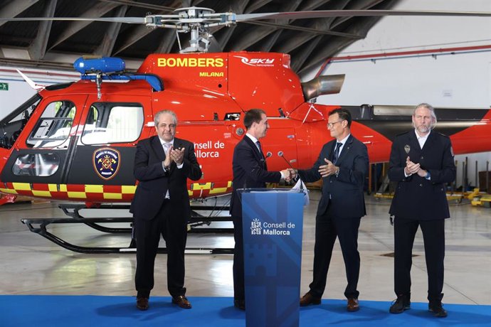 Acto de presentación del nuevo helicóptero de los Bomberos de Mallorca.