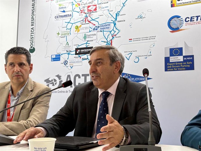 El consejero de Movilidad y Transformación Digital, José Luis Sanz Merino,  en el marco del Salón Internacional de la Logística (SIL) de Barcelona.