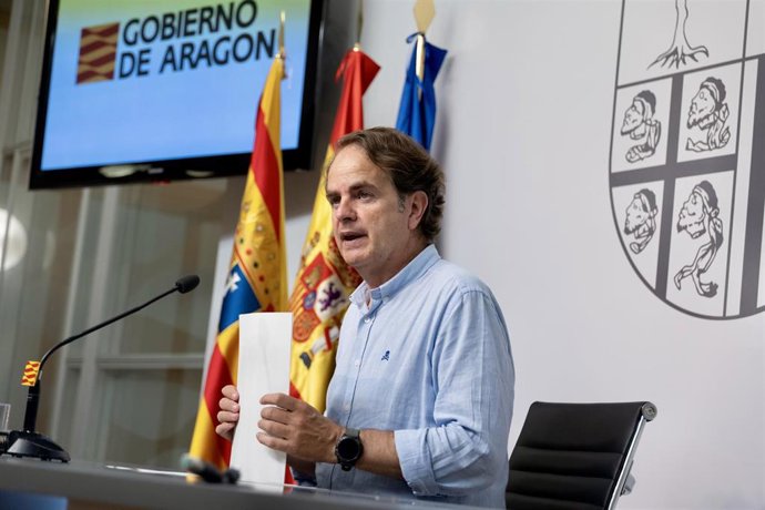 El consejero de Hacienda, Interior y Administración Pública, Roberto Bermúdez de Castro, este jueves en la sala de prensa del Edificio Pignatelli.