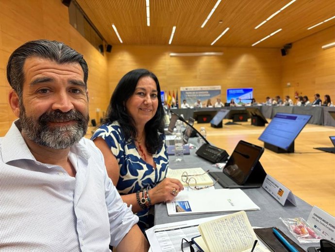 La directora general de Proyectos Estratégicos, Fondos Europeos y Simplificación Administrativa, Bárbara Barceló, y el jefe del Departamento de Fondos Europeos, Fernando Romera.