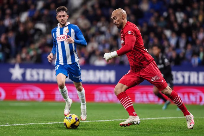 Archivo - Marko Dmitrovic of CD Leganes in action during the Spanish league, La Liga EA Sports, football match played between RCD Espanyol and CD Leganes at RCDE Stadium on January 11, 2025 in Barcelona, Spain.