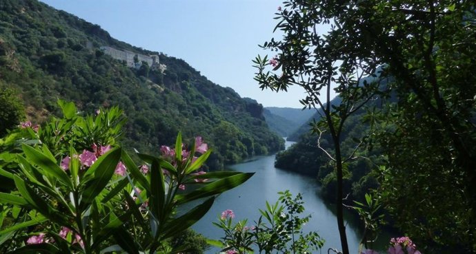 Archivo - El río Bembézar a su paso por el término municipal de Hornachuelos.