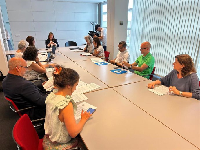 Reunión con FADE para presentar el decreto de viviendas de uso turístico.