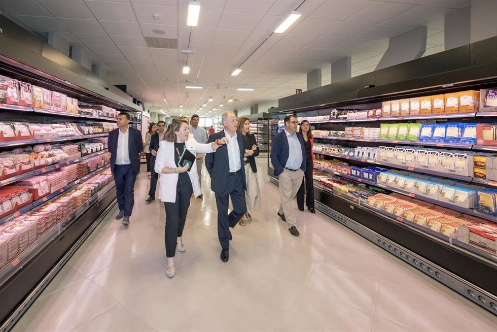 Autoridades visitan el nuevo supermercado de Mercadona en Orejo