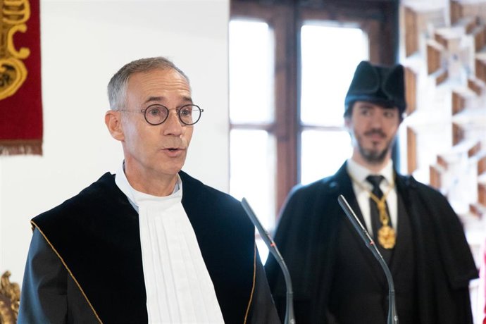 Archivo - Pere Pastor jurando como vicepresidente del Tribunal Constitucional