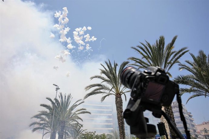 Segunda sesión de la 36 edición del Concurso de Mascletás de las fiestas de Fogueres de Sant Joan de 2025 en Alicante, que ha disparado Pirotecnia Turis