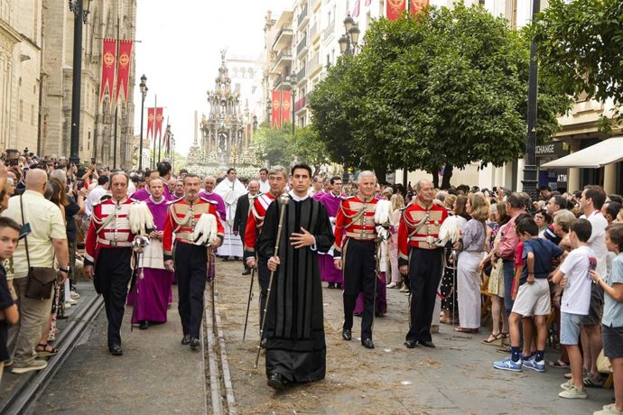 Imágenes de la Procesión del Corpus Christi organizada por el Cabildo Catedral.