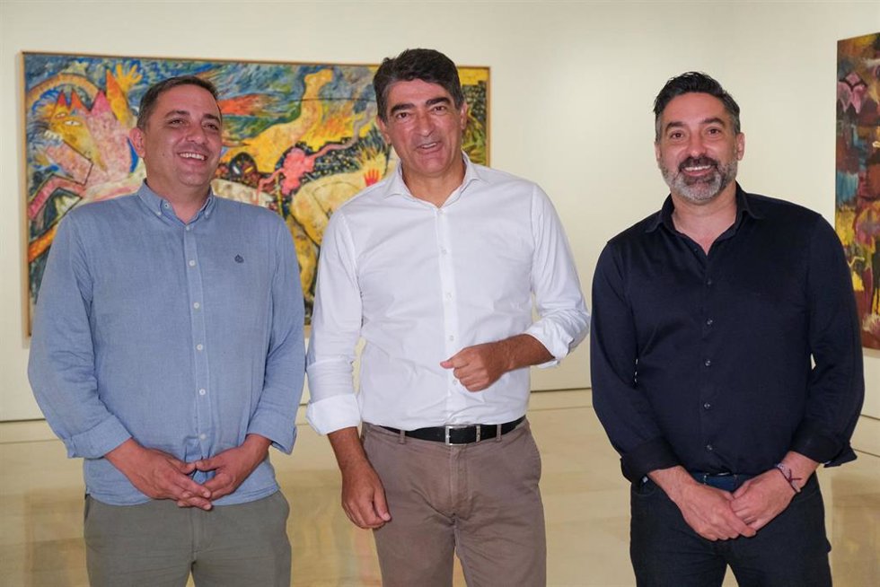 El gerente del Museo Carmen Thyssen Málaga, Javier Ferrer, y el director general de Coanfi, Sergio Angusto, informan de las 'Noches Coanfi en el Thyssen