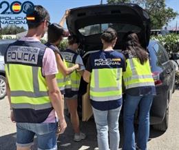 Agentes de Policía Nacional tras la detención de un joven en Ibiza por tenencia y tráfico de pornografía infantil