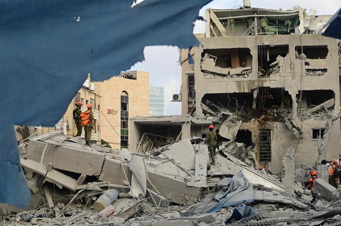 Imagem de arquivo de um prédio destruído em um ataque iraniano a Israel.