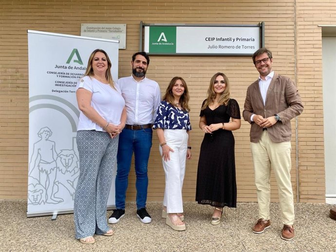 Diego Copé (dcha.), junto a Narci Ruiz, en el ahora denominado CEIP Julio Romero de Torres.