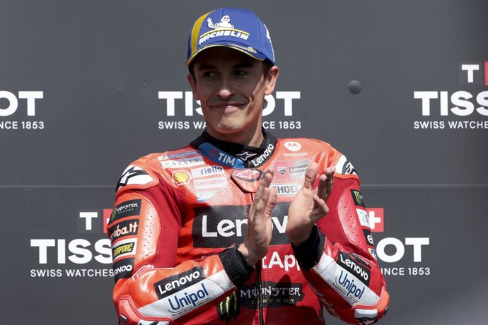 Archivo - Marc Marquez da Espanha e da Ducati Lenovo Team comemora a vitória na Sprint Race durante a cerimônia do pódio no segundo dia do 2025 MotoGP Michelin Grand Prix de France em 10 de maio de 2025 no Circuit Bugatti em Le Mans, França - Foto Jean Ca