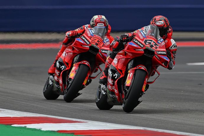 Archivo - 63 BAGNAIA Francesco (ita), Ducati Lenovo Team, Ducati Desmosedici GP25, action with 93 MARQUEZ Marc (spa), Ducati Lenovo Team, during the 2025 MotoGP Red Bull Grand Prix of The Americas on Circuit Of The Americas from March 28 to 30, 2025 in Au