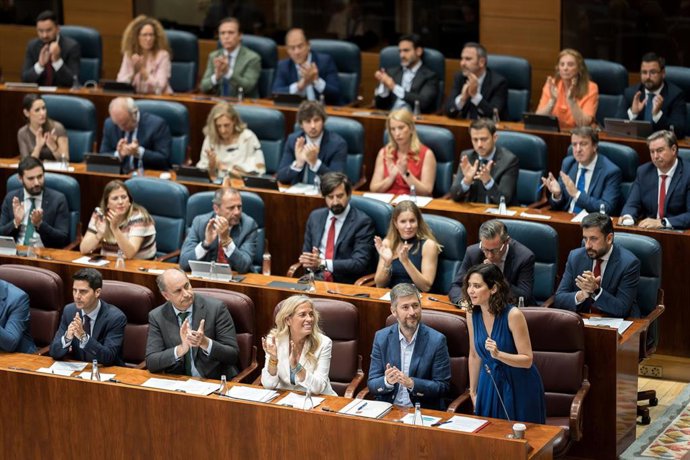 La presidenta de la Comunidad de Madrid, Isabel Díaz Ayuso, interviene durante una sesión plenaria en la Asamblea de Madrid, a 19 de junio de 2025, en Madrid (España)