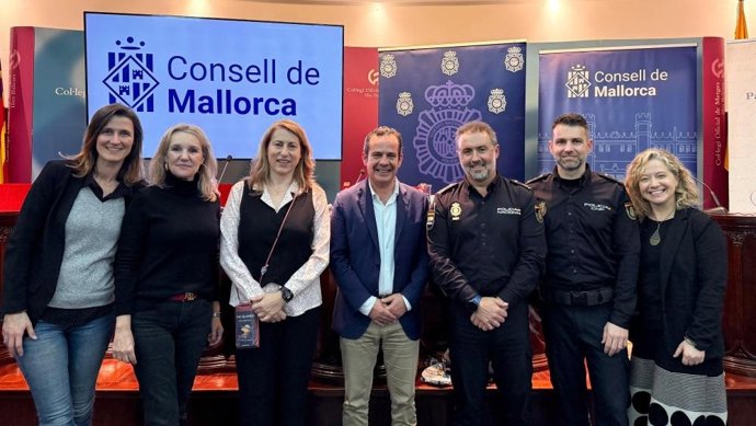 El conseller insular de Presidencia, Antoni Fuster, en una de las conferencias del ciclo.