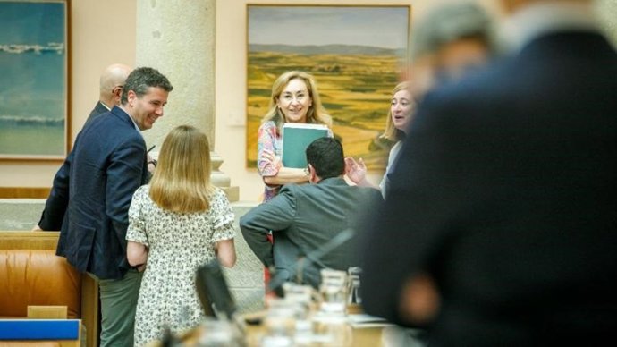 Miembros de la bancada 'popular' al inicio del pleno