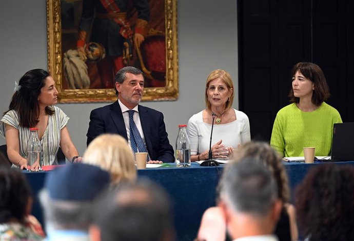 La alcaldesa de Jerez, María José García-Pelayo, interviniendo en el primer Encuentro Andaluz de Ciudades por el Comercio Justo.