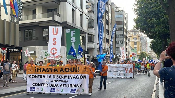 Manifestación de la educación concertada en Oviedo.