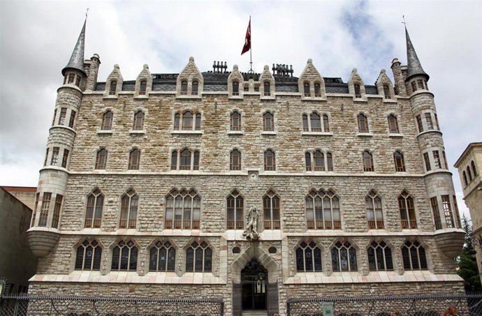 Fachada de la Casa Botines Gaudí, en León capital.