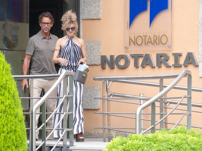 ÁLVARO MUÑOZ ESCASSI Y SHEILA CASAS