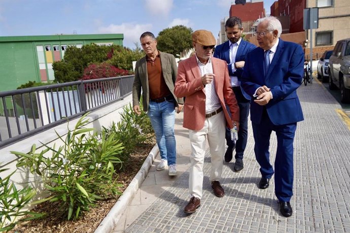 El presidente de la Ciudad Autónoma de Melilla, Juan José Imbroda (PP), en la inauguración de una plaza.