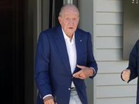 Don Juan Carlos I recibe en Sanxenxo a su hermana, Doña Margarita, y a dos de sus sobrinos