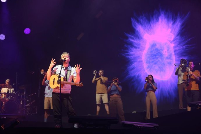 Archivo - El grupo de música Oques Grasses durante su actuación en el Palau Sant Jordi, a 28 de enero de 2023, en Barcelona (España).