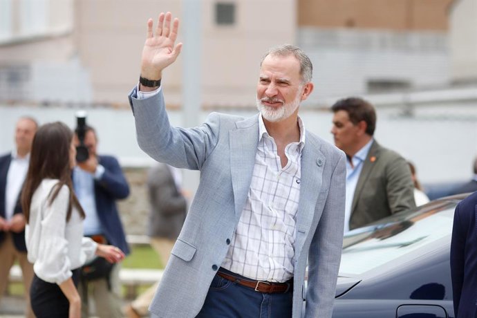 El Rey Felipe VI durante una visita al concello de Burela, a 17 de junio de 2025, en Burela, Lugo, Galicia (España). Burela es un pueblo marinero con una fuerte tradición pesquera y una economía basada en la pesca, con sus orígenes en el siglo XVI a travé