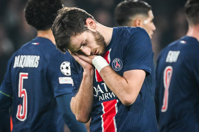 Khvicha Kvaratskhelia (PSG) celebra un gol.