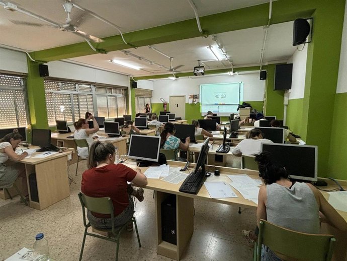 Imagen de la primera prueba de oposición, celebrada el 15 de junio en el IES Santiago Hernández de Zaragoza.