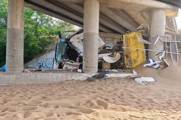 Estado en el que ha quedado el camión siniestrado